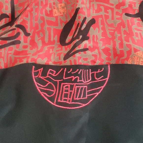 Grace Chuang 100 $ Silk Red and Black Chinese Wrap In Great Condition - Picture 3 of 8